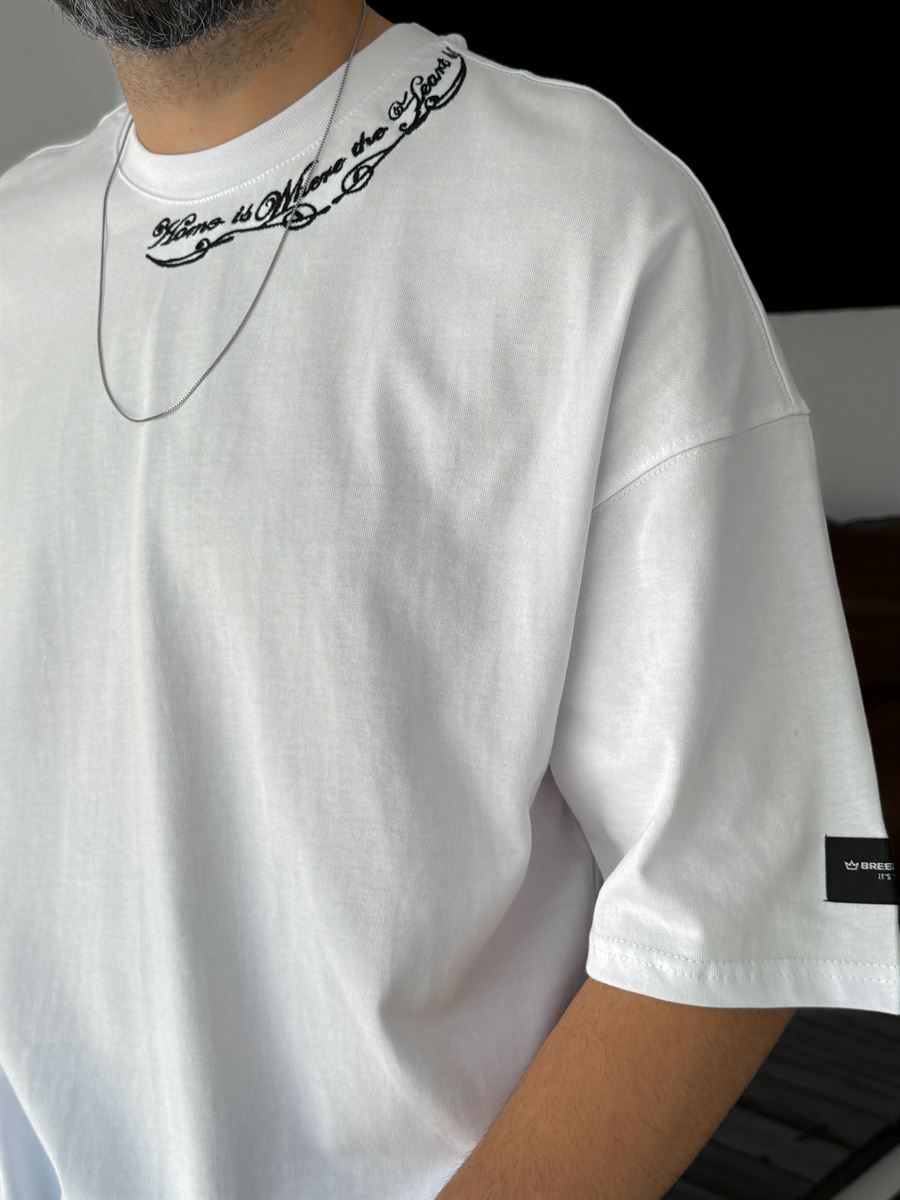 Beyaz Heart Yaka Nakışlı Oversize T-Shirt B-1117