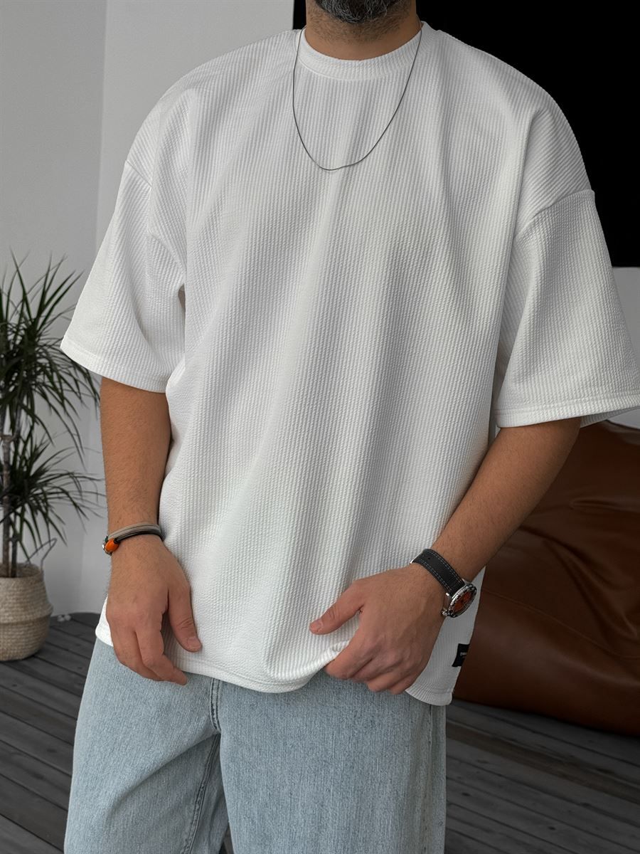 Beyaz Kabartmalı Basic Oversize T-Shirt B-1057