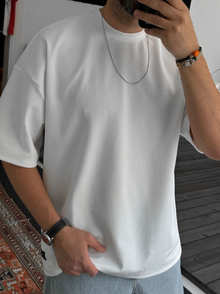Beyaz Kabartmalı Basic Oversize T-Shirt B-1057