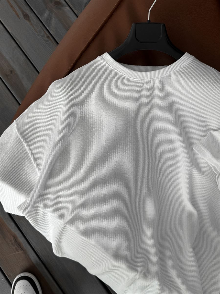 Beyaz İnce Çizgili Basic T-Shirt B-1136